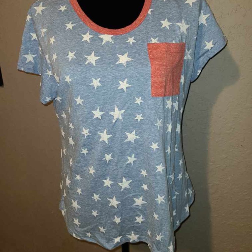 No Boundaries Blue Star Print Short Sleeve Tee with Coral Trim & Pocket